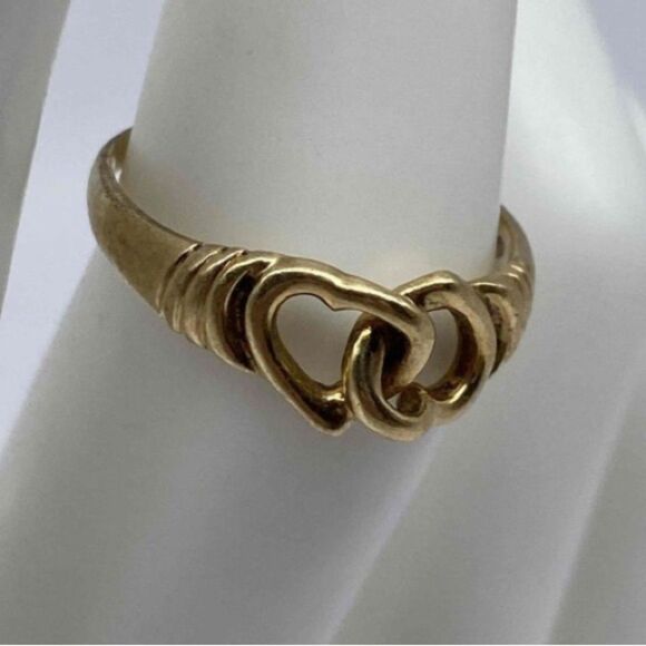 VTG 750 18K Yellow Gold Ring With Heart Design Size 7 - 2.6 g